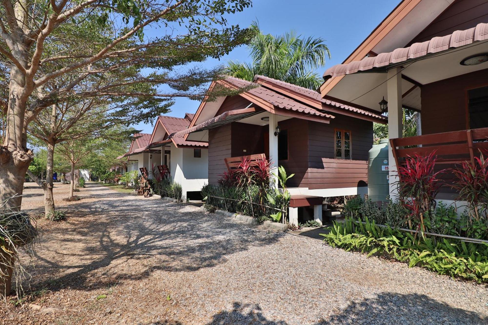 Oyo 553 Kongsup Resort Lamphun Esterno foto