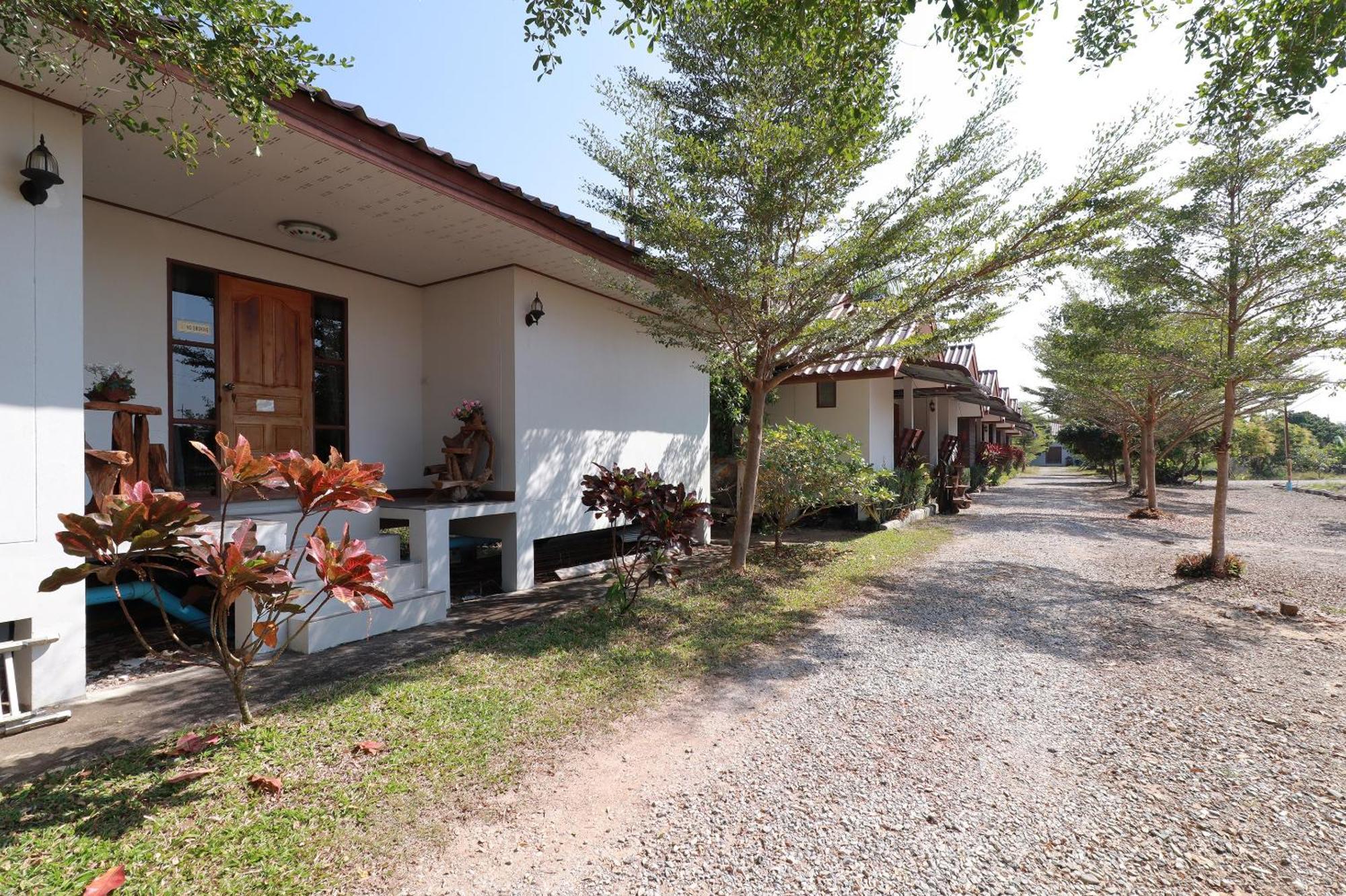 Oyo 553 Kongsup Resort Lamphun Esterno foto